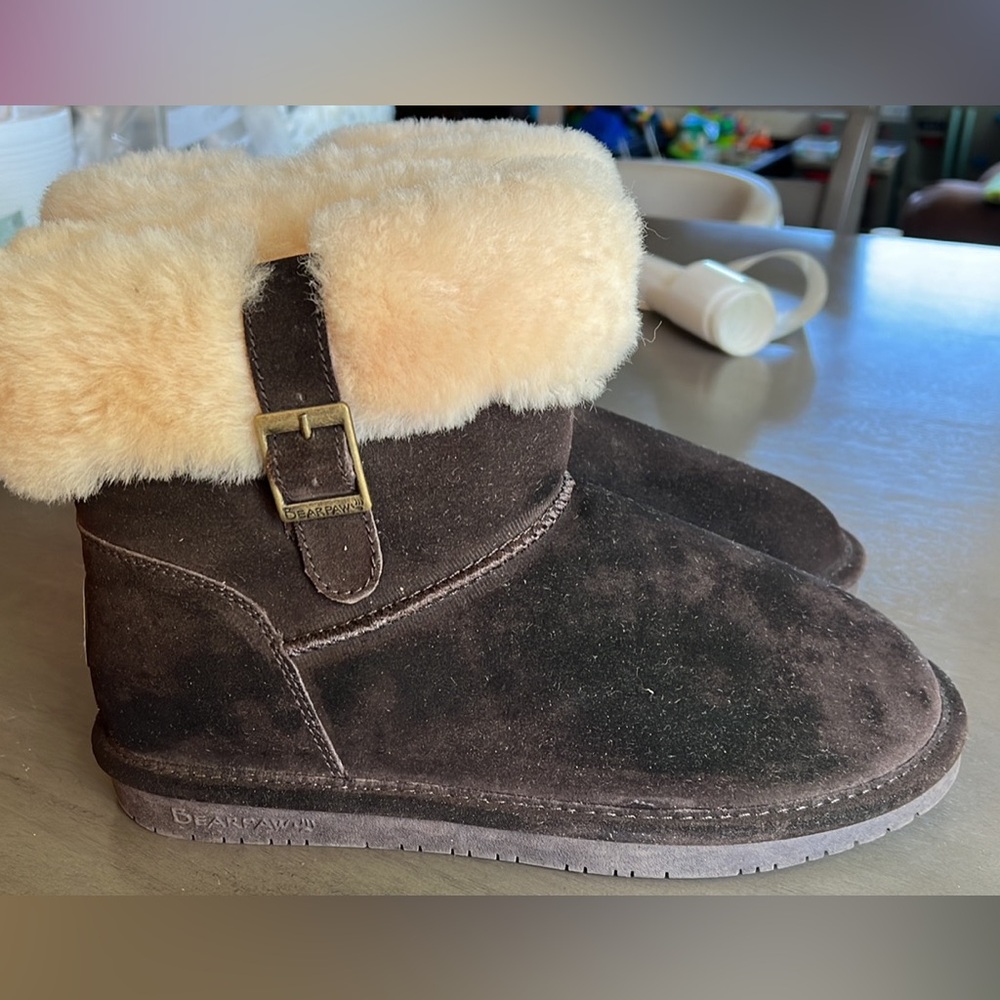 Bearpaw boots size 10